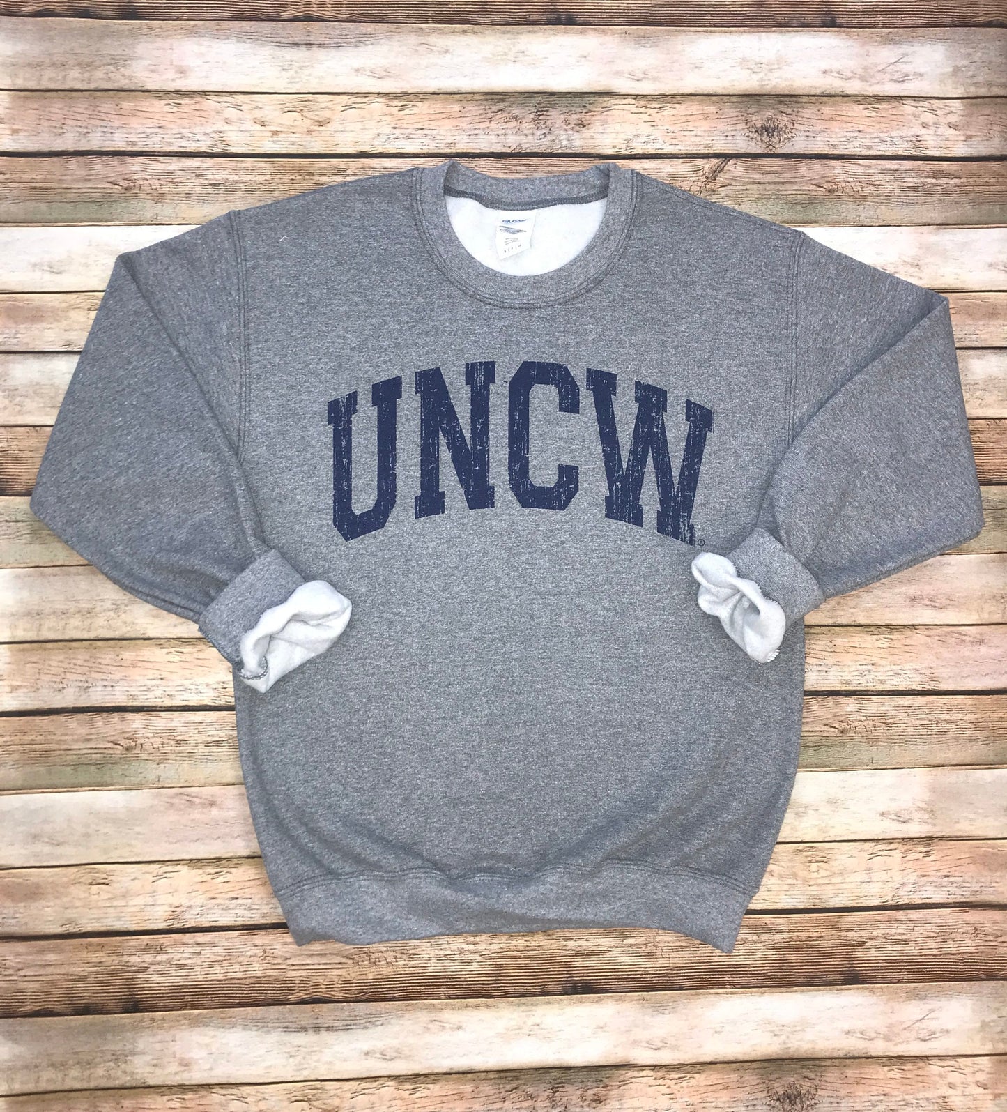 UNCW LETTERS DISTRESSED – CREW NECK – GRAPHITE HEATHER