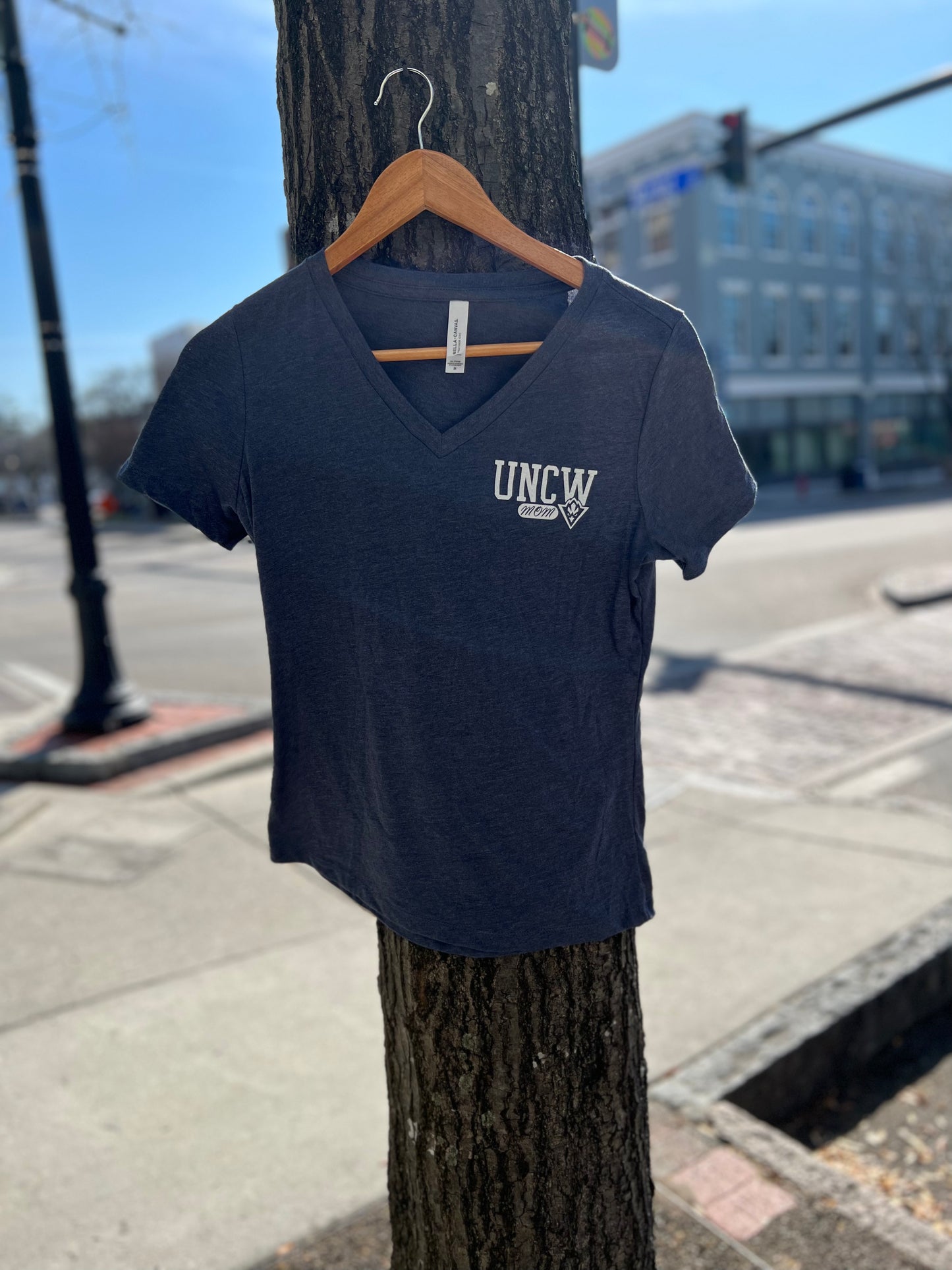 UNCW Seahawks Mom - V Neck T Shirt - Midnight Navy