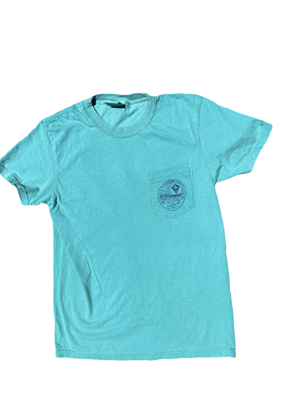 UNCW WAVE SCRIPTURE – POCKET TSHIRT – SEAFOAM